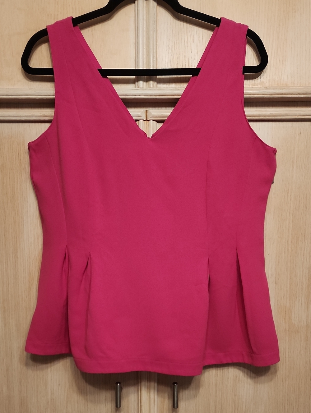 Ann Taylor Fuchsia V-Neck Sleeveless Tank SZ 10